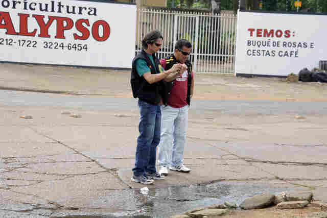 Despejo de água em via pública pode gerar multa a proprietários de imóveis