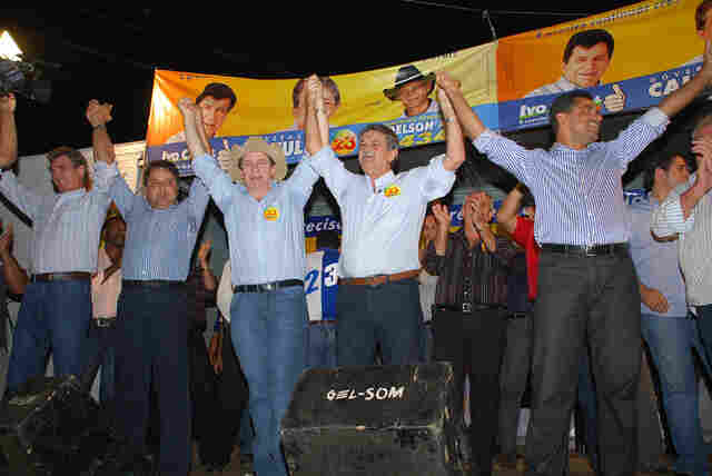 Cahulla comemora mais adesões a campanha após comício em Buritis