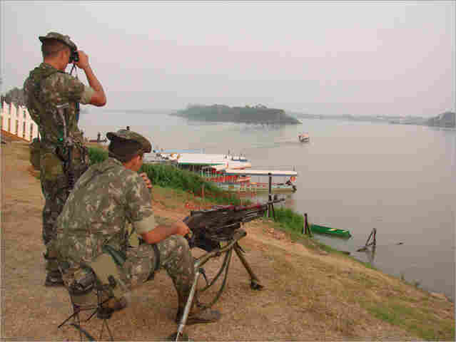 Veja imagens da Operação do Exército na região de fronteira