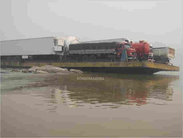 Balsa que seguia para Manaus encalha no Belmont