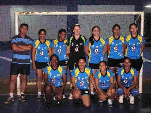 Handebol feminino da Metropolitana se destaca em torneio