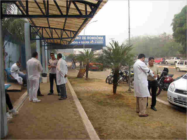 Médicos entram em greve, mas adesão ainda é baixa na Capital