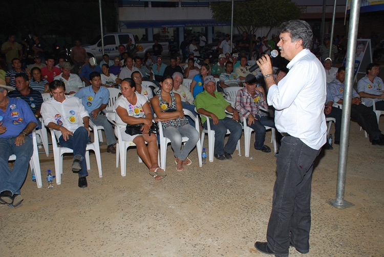 Cahulla comanda comício em Vale do Paraíso e leva propostas a Rondominas