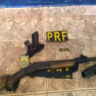 PRF apreende armas com motorista na BR
