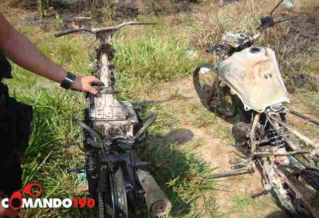 Motos roubadas encontradas queimadas em Ji-Paraná