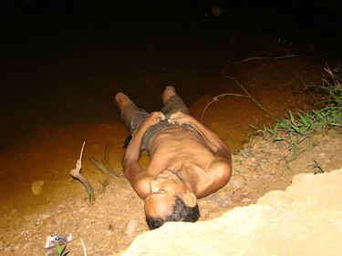 Homem encontrado morto após beber e nadar em igarapé; imagens fortes