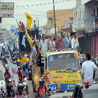 Cassol e Cahulla encerram campanha arrastando centenas de veículos em carreata na capital