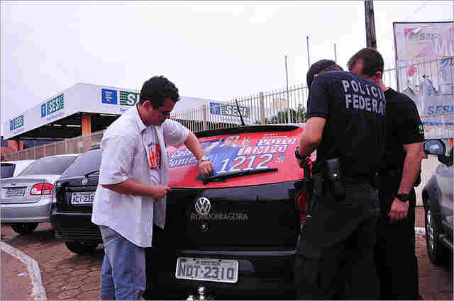 PF atua na retirada de propaganda nas proximidades de locais de votação