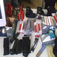 Polícia apreende arsenal  e dinheiro ao apurar denuncia de compra de votos