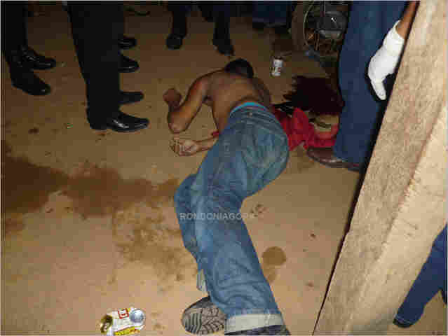 Homem é morto com três tiros em frente a boate na Capital (imagem forte)