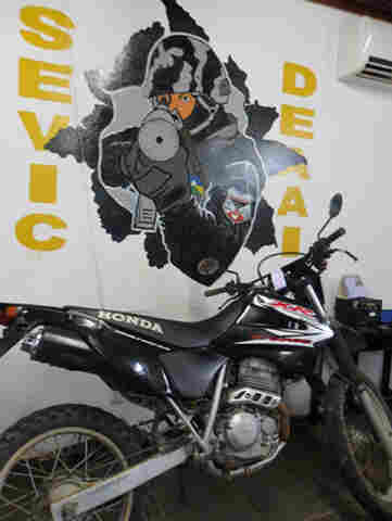 Menores são flagrados na Capital após roubarem moto em Ji-Paraná