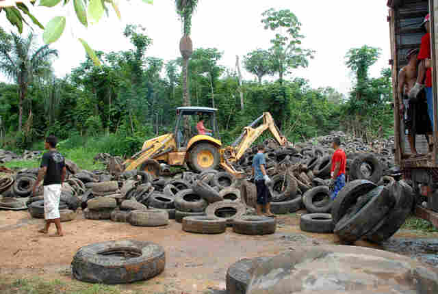 Prefeitura recolhe 50 toneladas de pneus de depósito clandestino