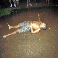 Jovem é morto com dois tiros na Capital  Imagem forte