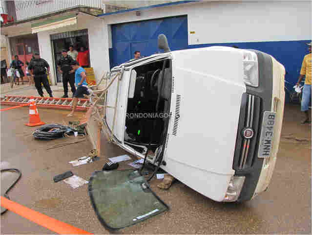 Motorista invade preferencial e leva a pior em acidente na Capital