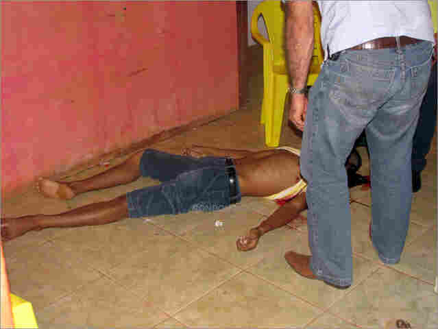 Jovem de 18 anos é morto com dois tiros em bar