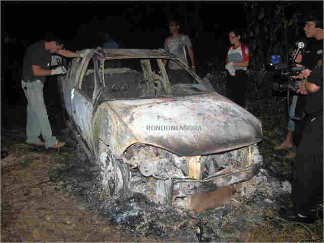 Carro incendiado com homem dentro em Porto Velho  Veja imagens