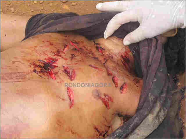 Homem é morto com mais de 20 facadas após discussão em bar em Porto Velho - Fotos