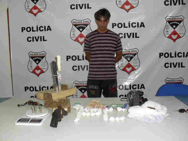 Policiais Civis prendem traficante e apreendem quase três quilos e meio de maconha