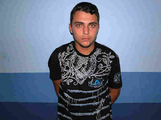 Polícia prende homem acusado de assaltar caminhoneiro