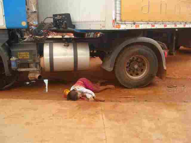 Carreta mata vendedora de gasolina em Guajará