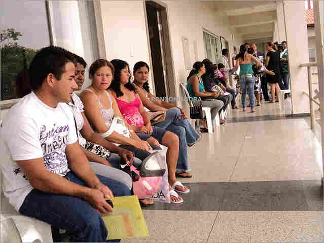 Pais reclamam de burocracia para matricular alunos na rede municipal