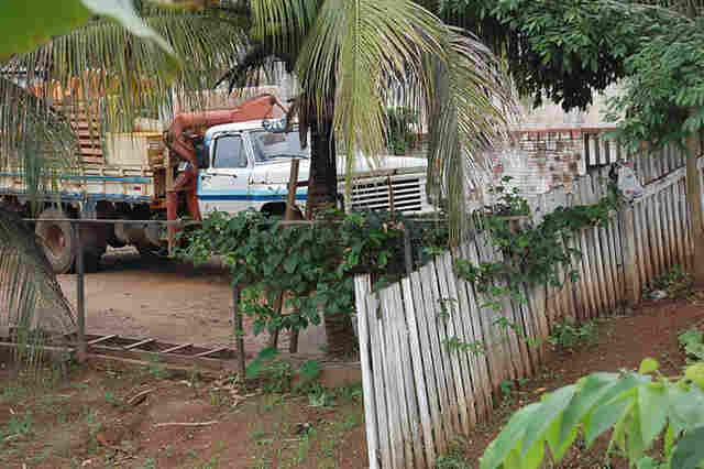 Caminhão do DER é flagrado fazendo mudança particular em Ouro Preto