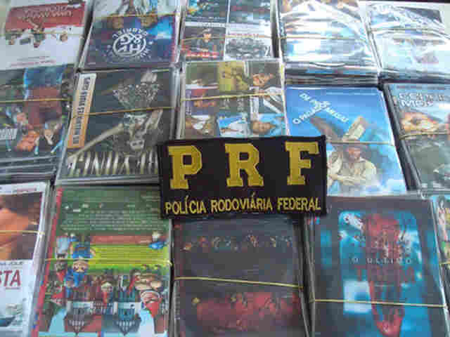 Passageiro de ônibus é preso com quase 400 cds