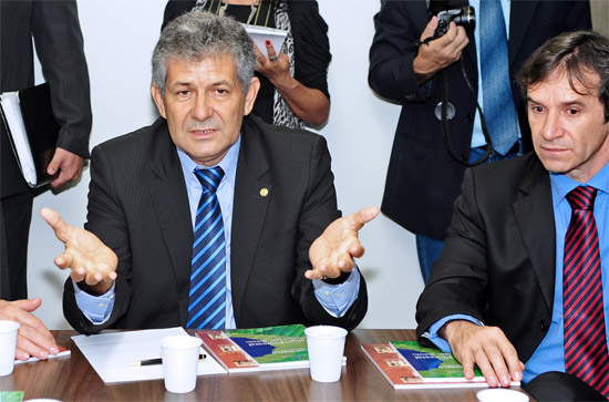 Carlos Magno requer informações sobre quedas de energia