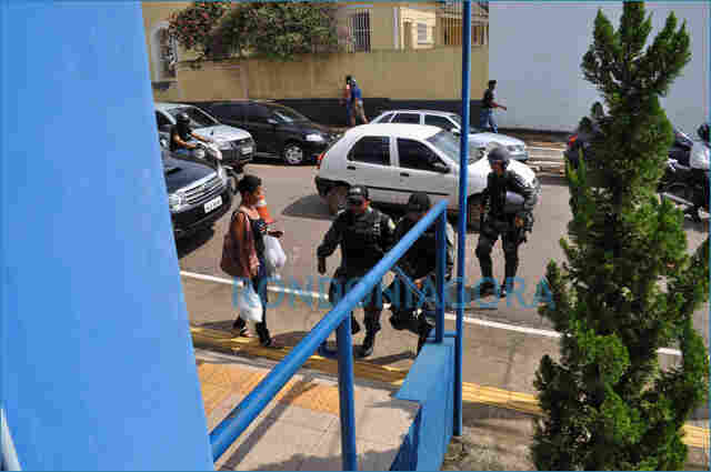 Antes de reunião de PMs com governador, COE protege Palácio