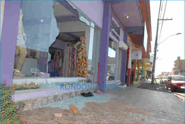 NOVE LOJAS FORAM SAQUEADAS DURANTE A MADRUGADA EM PORTO VELHO