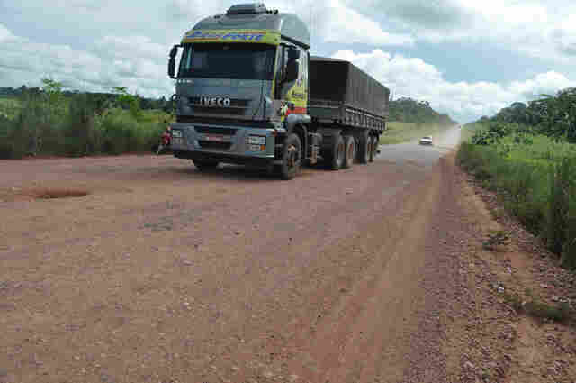 Rodovia abandonada prejudica escoamento