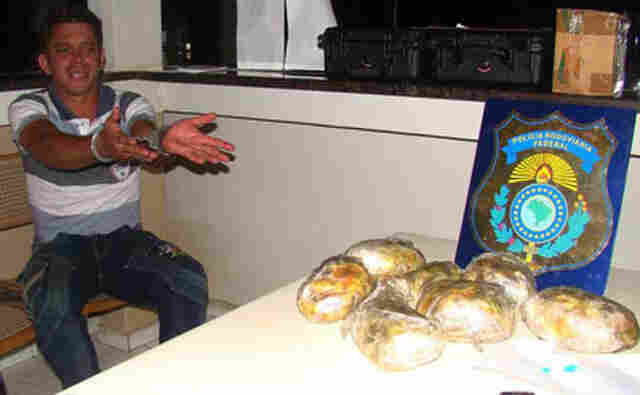 Traficante nervoso é preso com quase 5 quilos de cocaína