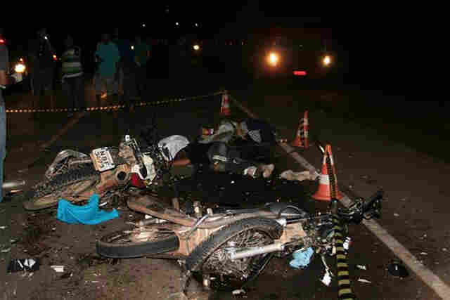 CHOQUE FRONTAL ENTRE MOTOCICLETAS DEIXA TRÊS MORTOS