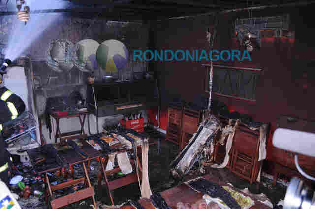 INCÊNDIO DESTRÓI RESTAURANTE NA CAPITAL