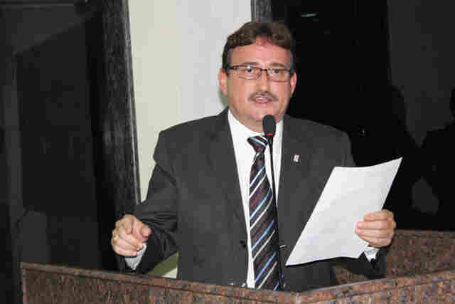 VEREADOR TENTA EMPLACAR CPI PARA INVESTIGAR GESTÃO DE ROBERTO SOBRINHO, MAS TROPA DE CHOQUE NÃO DEIXA