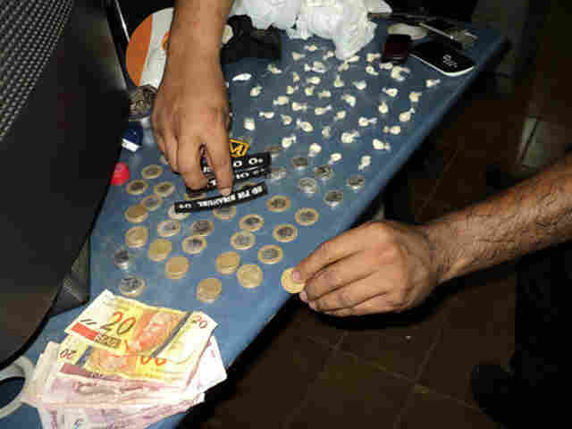 Jovem de 24 anos acusada de utilizar menores para venda de droga