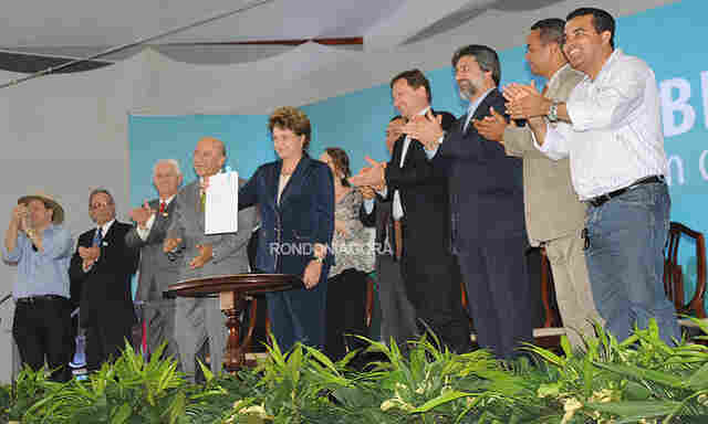 ESTOU AQUI PARA RESGATAR DÍVIDA HISTÓRICA COM RONDÔNIA, DIZ DILMA AO ASSINAR DECRETO DE TRANSPOSIÇÃO