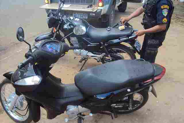 Polícia prende dois assaltantes de motocicleta que agiam na capital