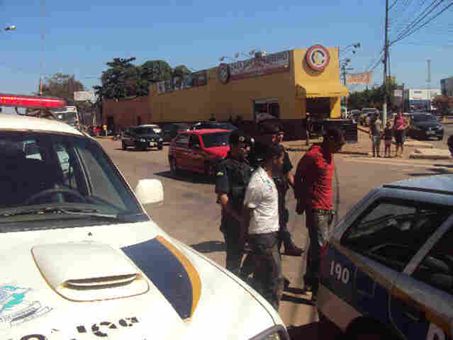 Dupla é presa com moto roubada na Capital