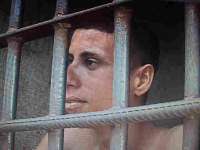 Ex-companheiros se acusam na delegacia, mas homem acaba preso