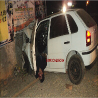 Jovem perde controle de veículo em alta velocidade e destrói carro em obras de viaduto; Confira fotos impressionantes