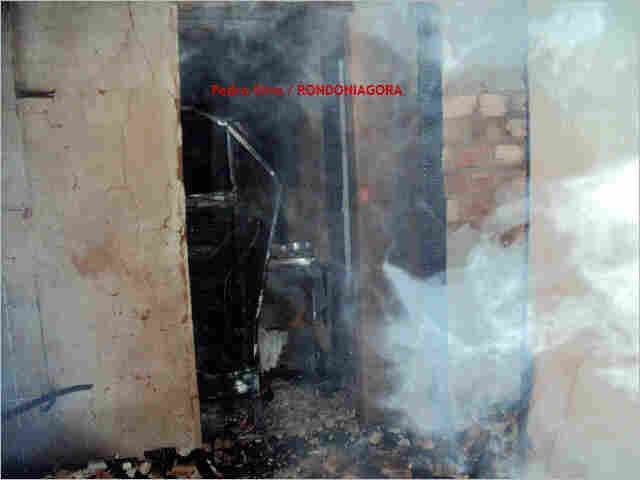 Incêndio destrói residência no Bairro Lagoinha