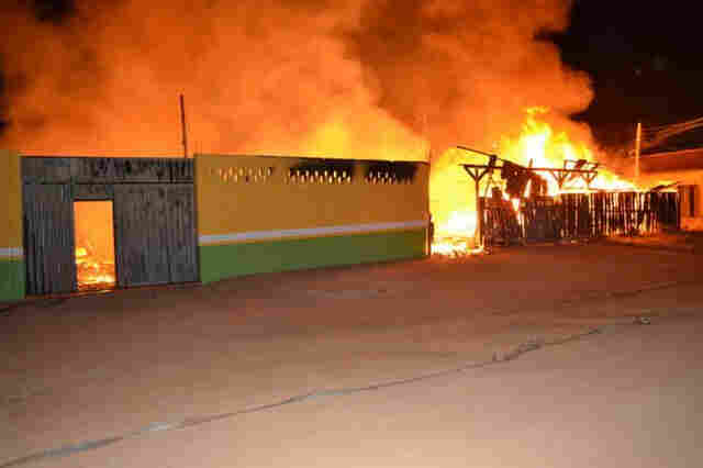 Incêndio destrói completamente fábrica de móveis