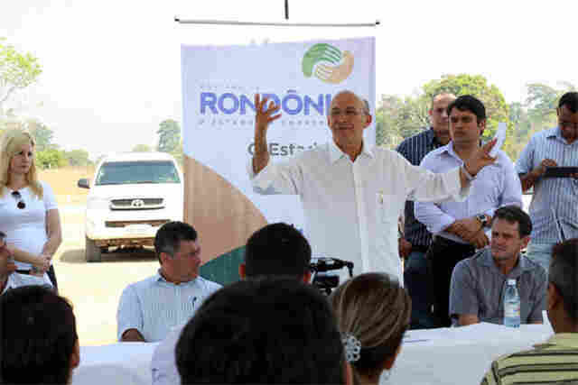 Confúcio inaugura obra e libera convênio em São Miguel do Guaporé