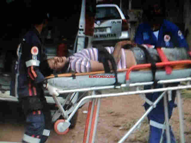 Jovem é baleado em frente de casa: foto