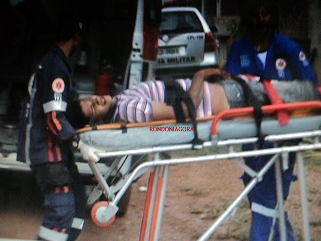 Jovem é baleado em frente de casa: foto