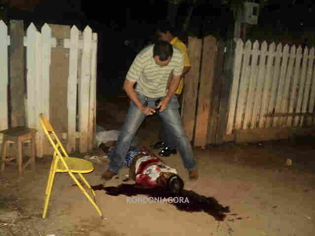 ADOLESCENTE É &#69;XECUTADO A TIROS NA FRENTE DA NAMORADA; Imagens