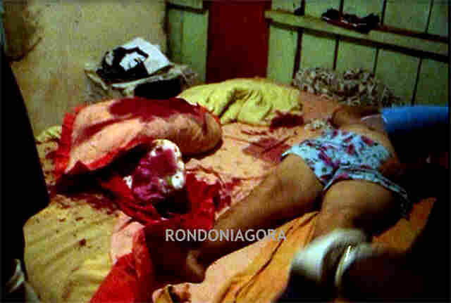 JOVEM DE 22 ANOS DEGOLA AVÓ E ESFAQUEIA CRIANÇA DE 11 ANOS EM PORTO VELHO