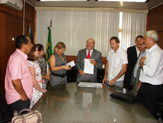 Gestão democrática e auxílio transporte garantidos ao Sintero pelo Governo