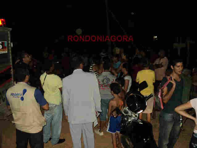 HOMEM MORRE ELETROCUTADO EM PORTO VELHO E POPULAÇÃO RECLAMA DEMORA NO ATENDIMENTO; Imagem pode chocar